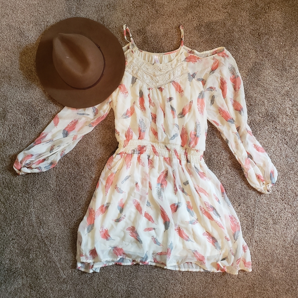 Cut out shoulders cream dress with feathers